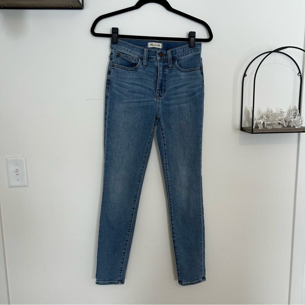 Madewell 10" High-Rise Roadtripper Authentic Jeans in Vinton Wash Size 25‎